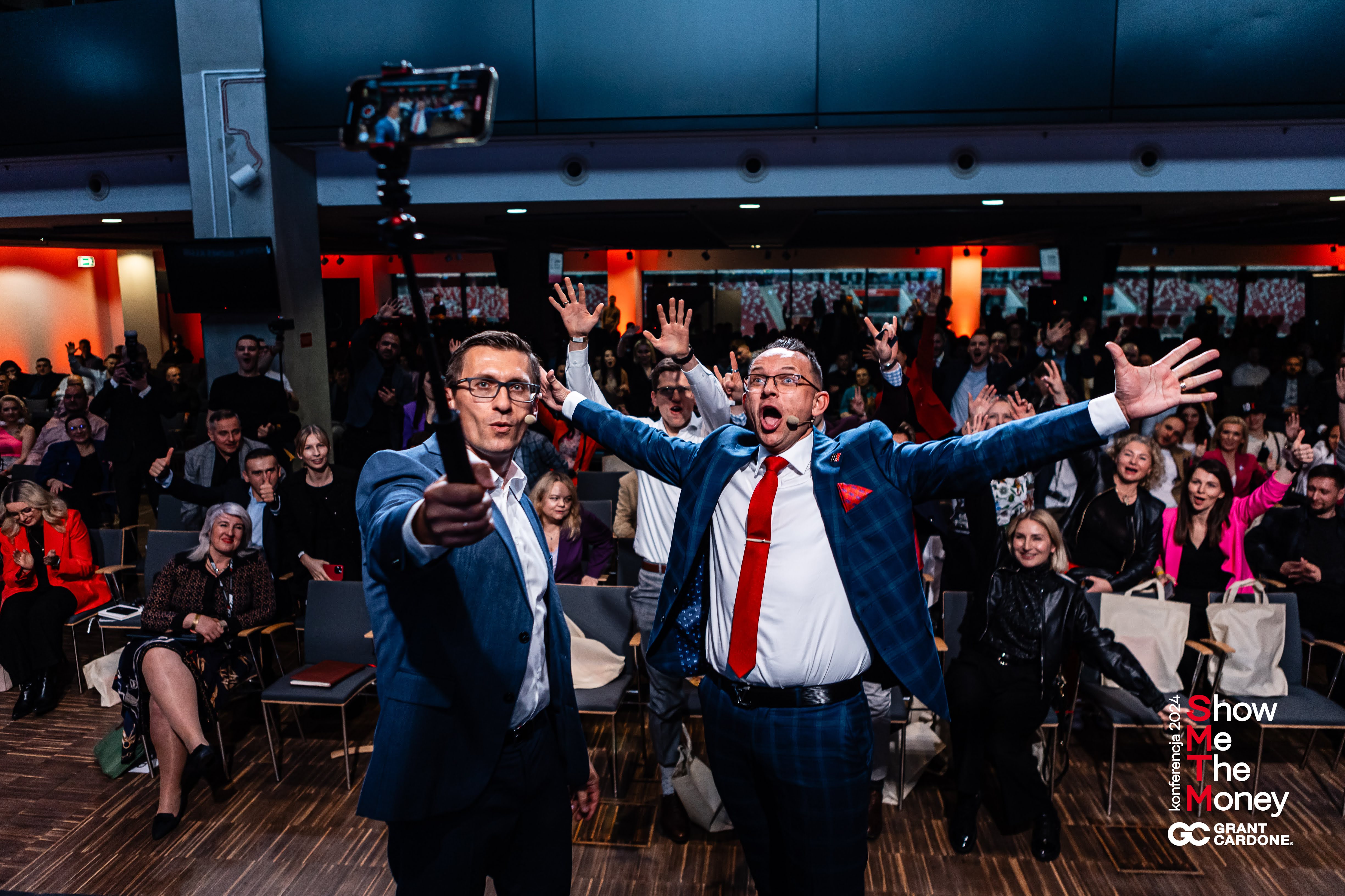 Show Me The Money — prelegenci na scenie konferencji